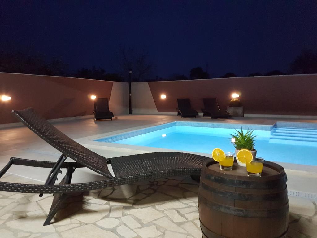Villa Komel With Pool Fažana Kültér fotó
