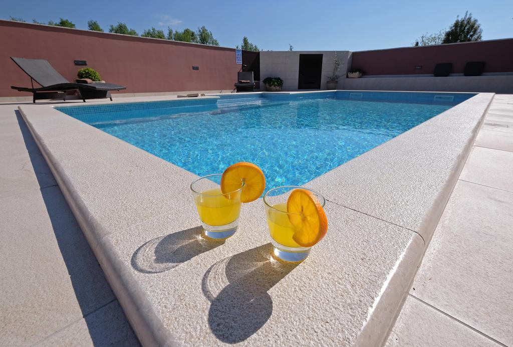 Villa Komel With Pool Fažana Kültér fotó