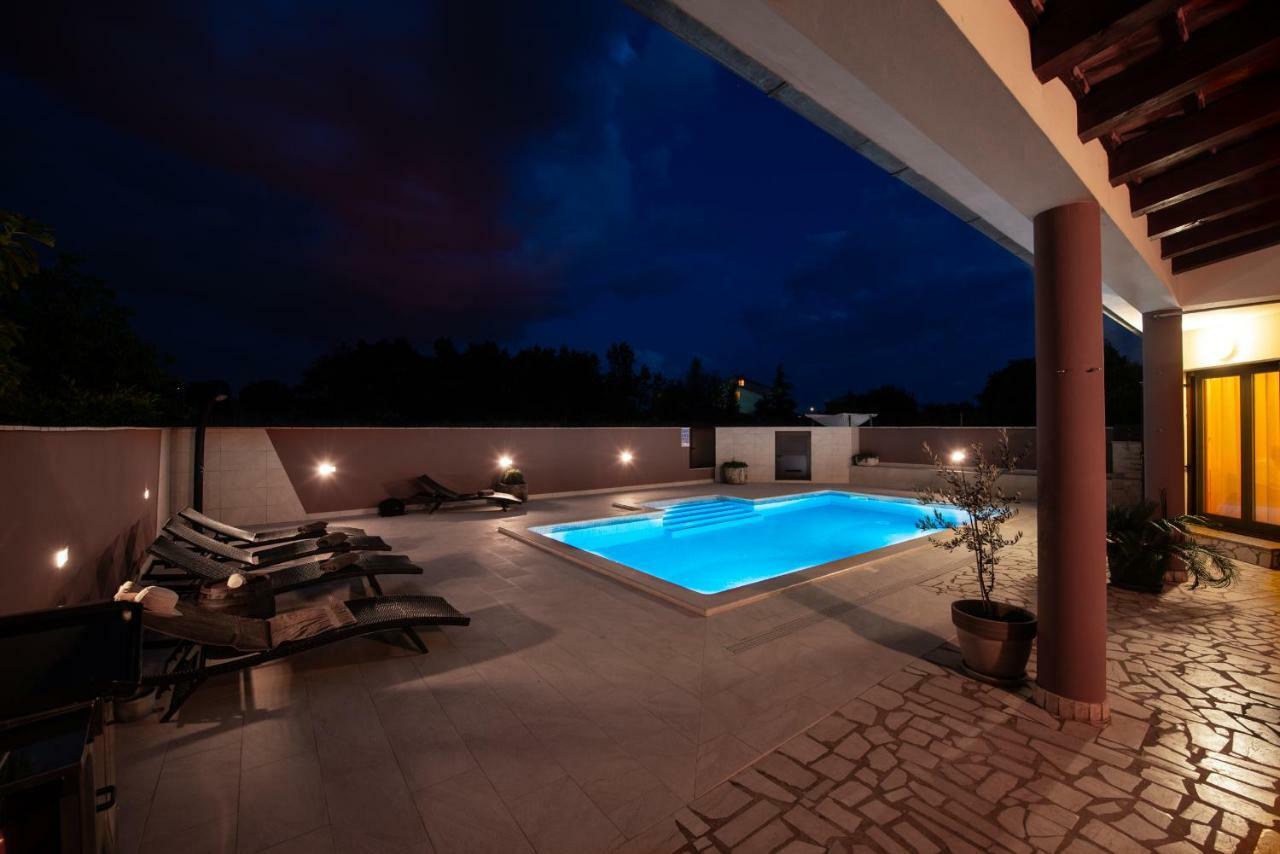 Villa Komel With Pool Fažana Kültér fotó