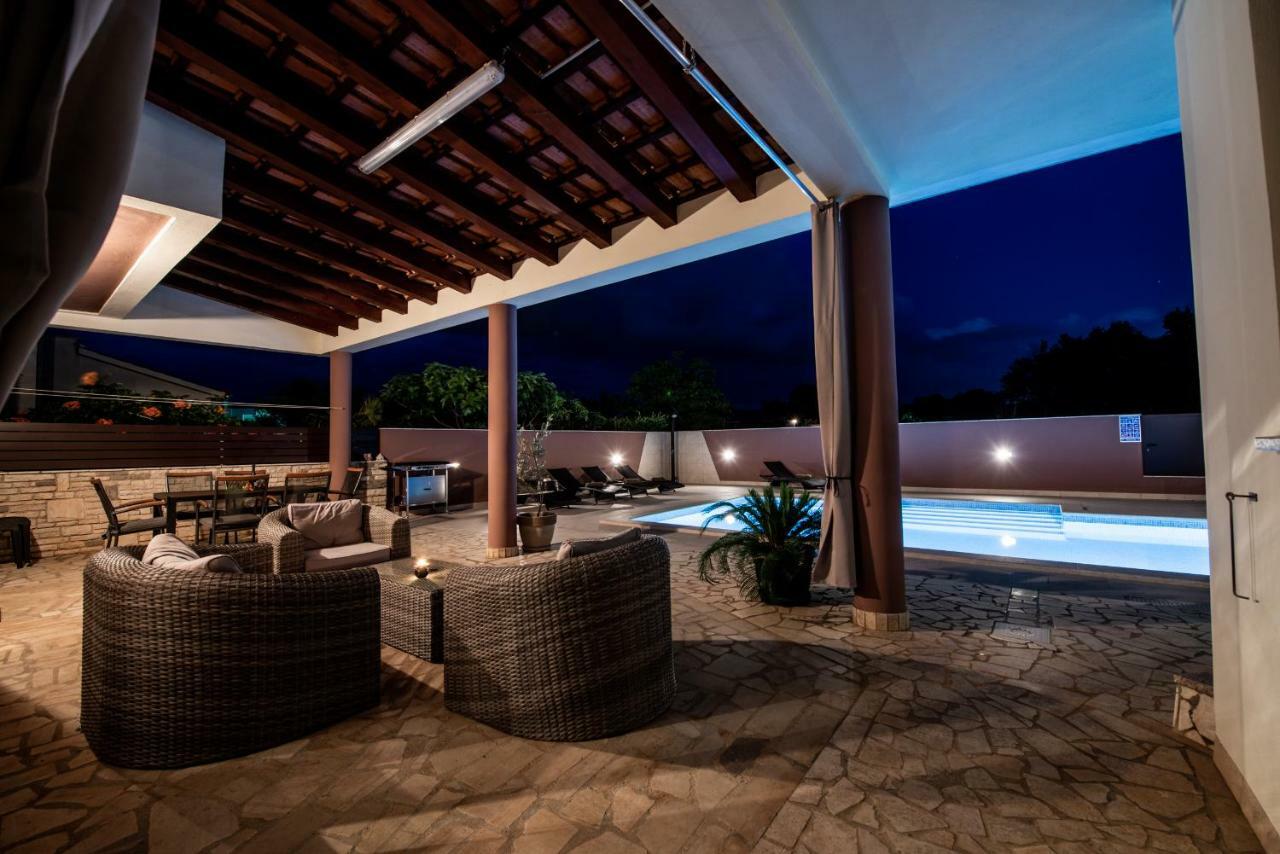 Villa Komel With Pool Fažana Kültér fotó